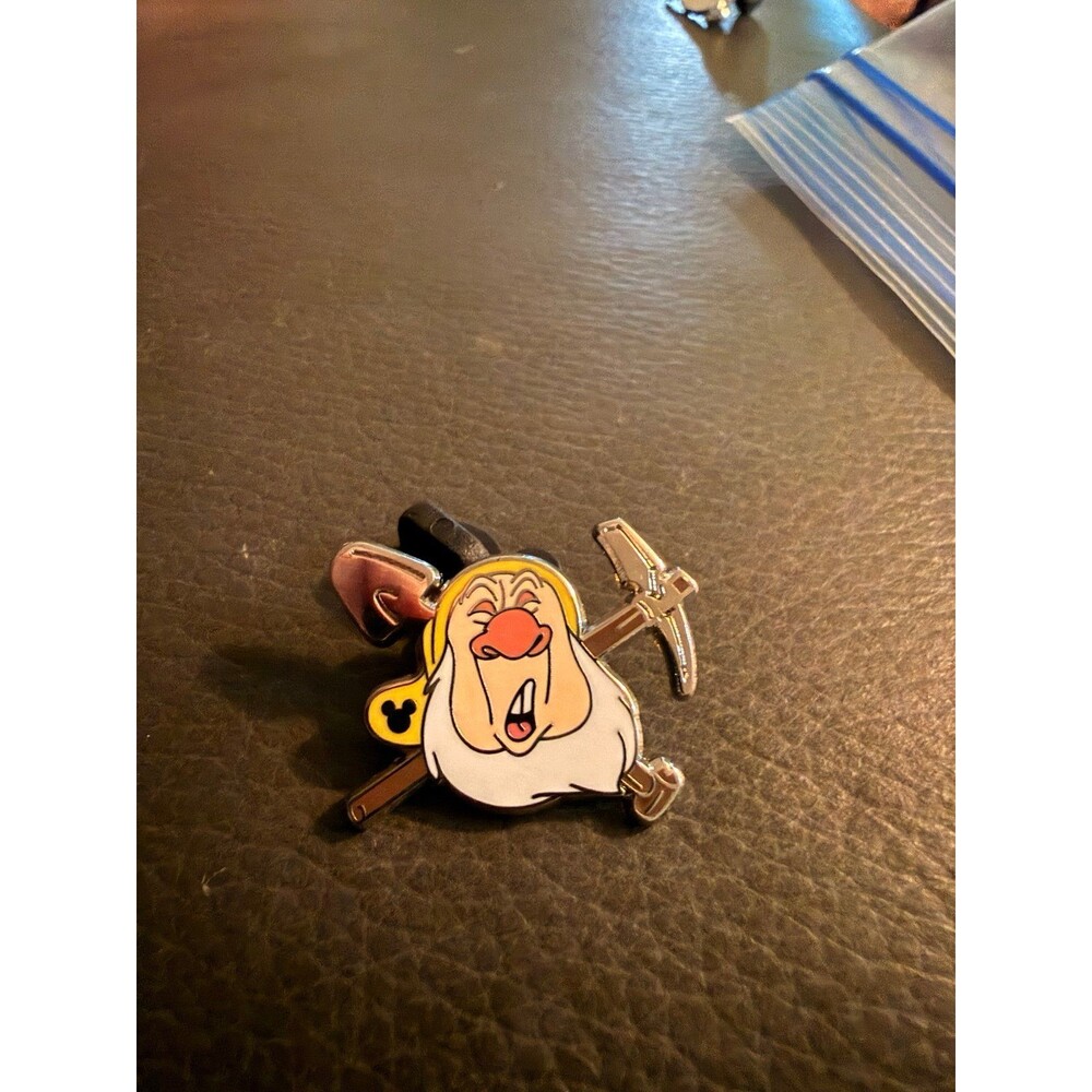 2014 Hidden Mickey Sneezy Pin